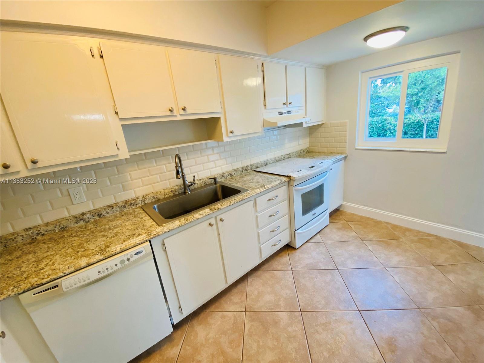 FLEEMAN GROVE - Residential Lease