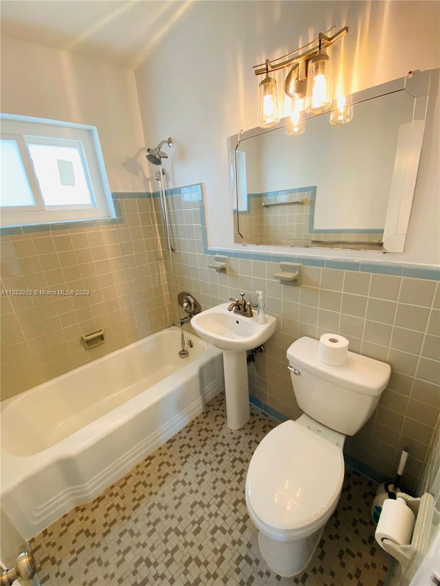 FLEEMAN GROVE - Residential Lease
