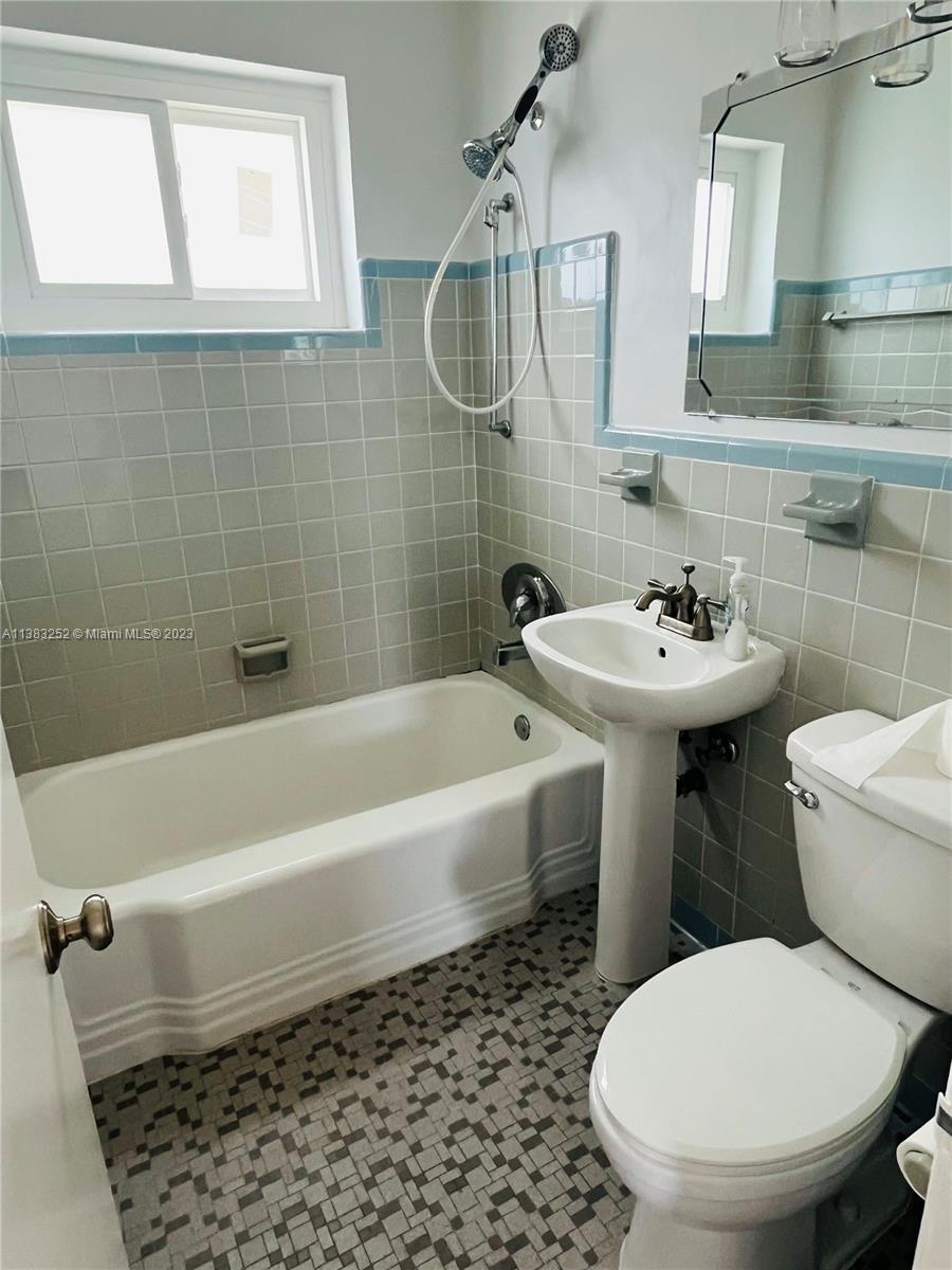 FLEEMAN GROVE - Residential Lease