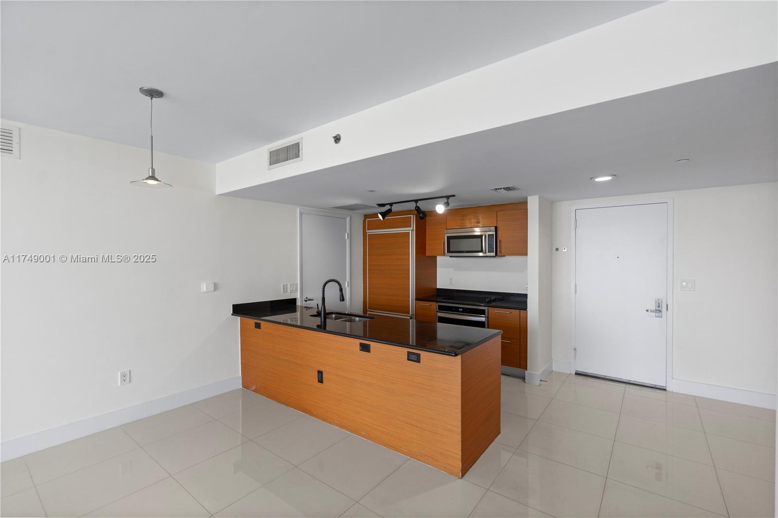 50 Biscayne - Residential Lease