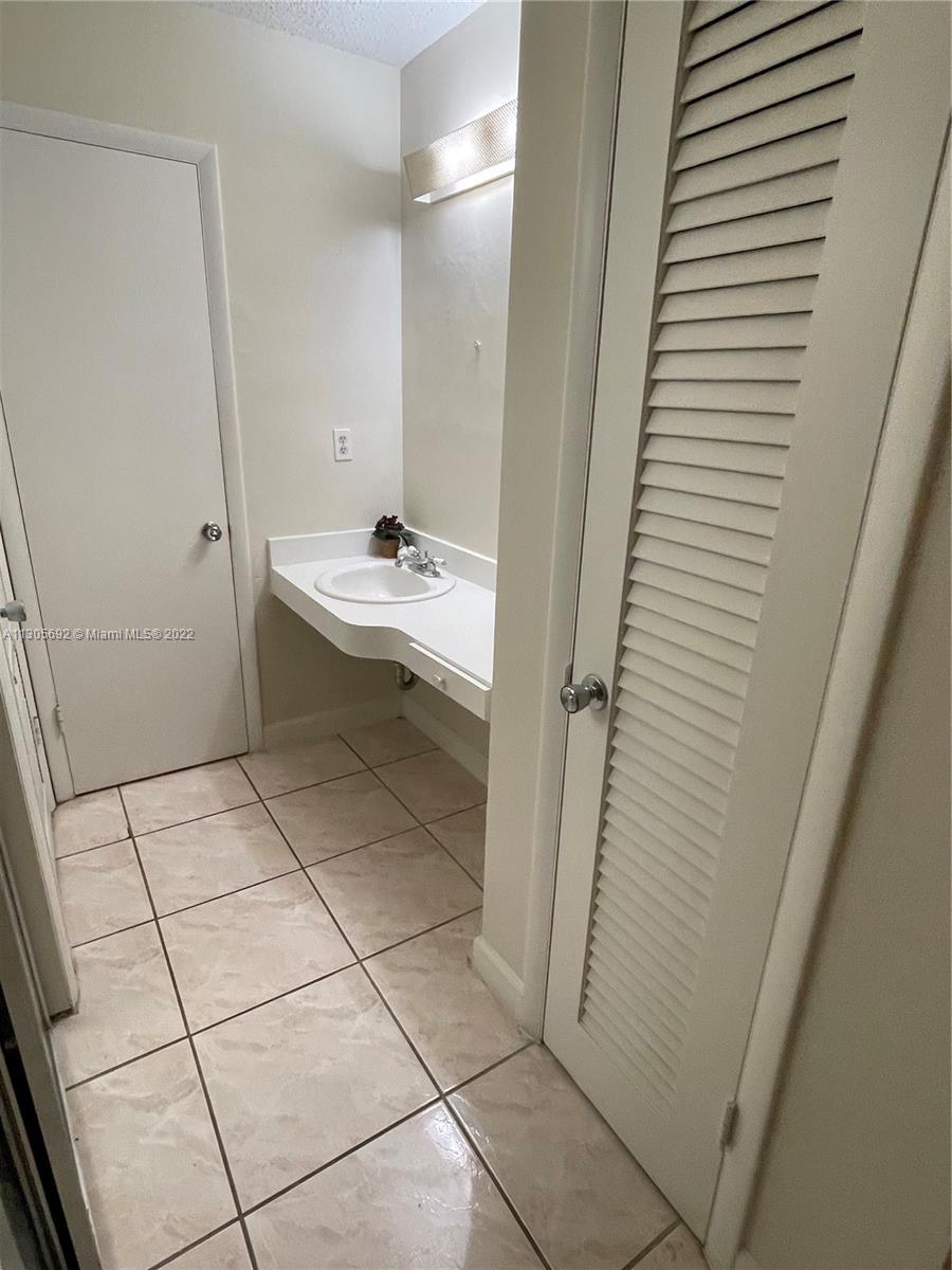 FOURTH HORIZONS CONDO - Residential