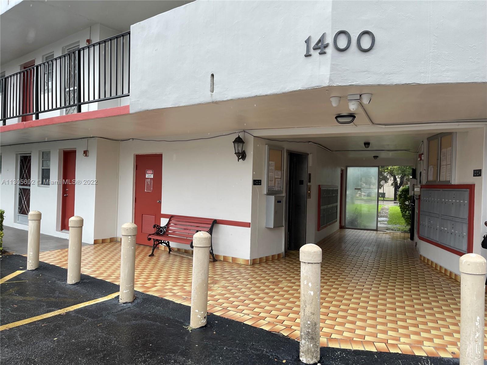 Spacious condo in a quiet community of owner-only occupants. Great amenities, large beautiful pool, clubhouse, green areas for picnics or family gatherings. No leasing. Centrally located near Aventura Mall and restaurants.