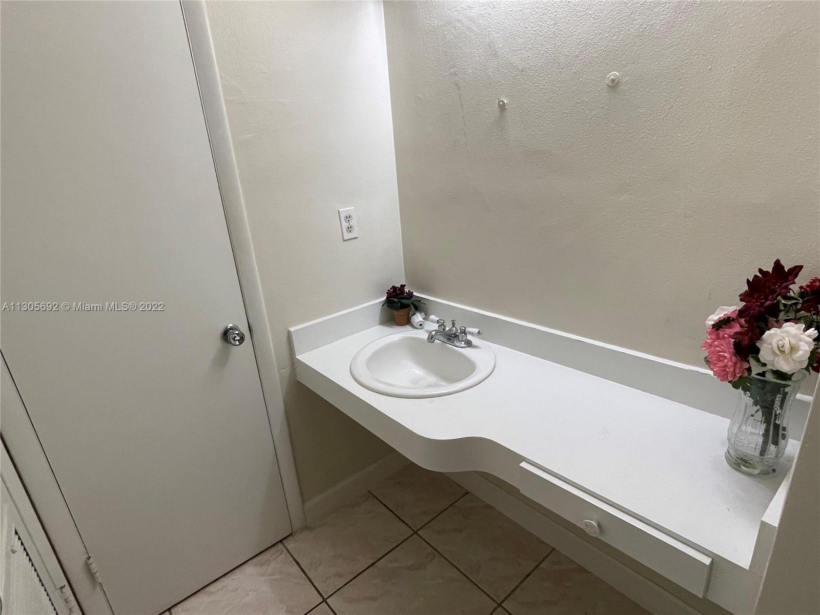 FOURTH HORIZONS CONDO - Residential