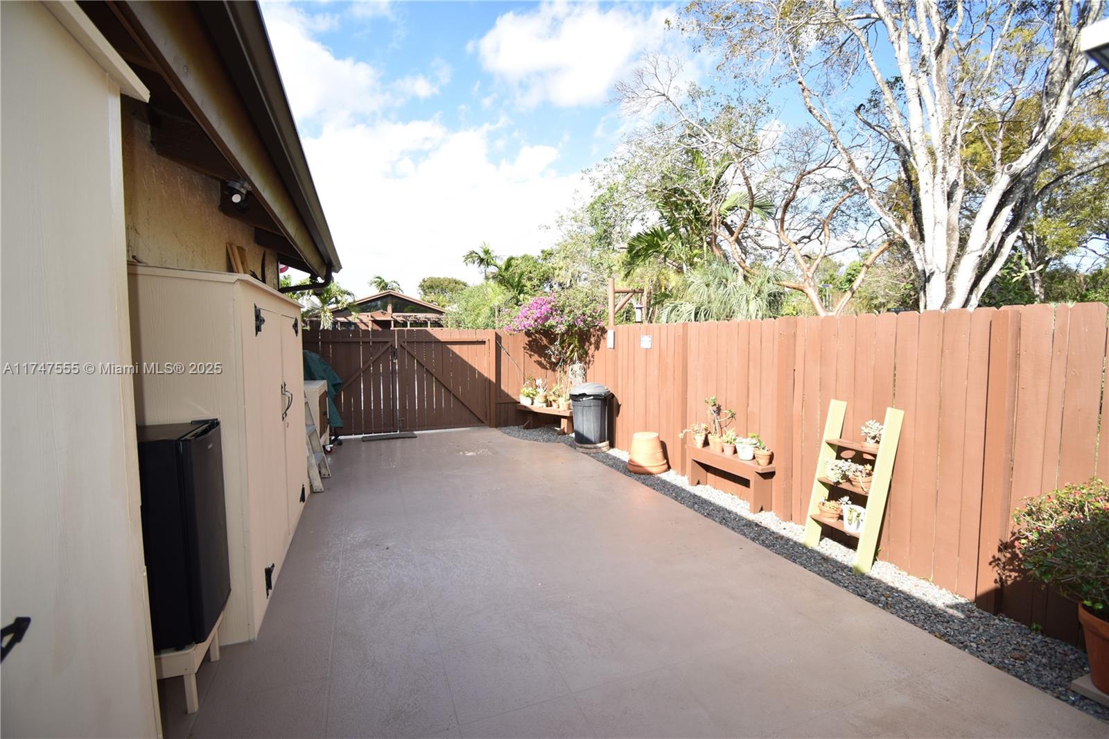 KILLIAN PINES TOWNHOUSES - Residential