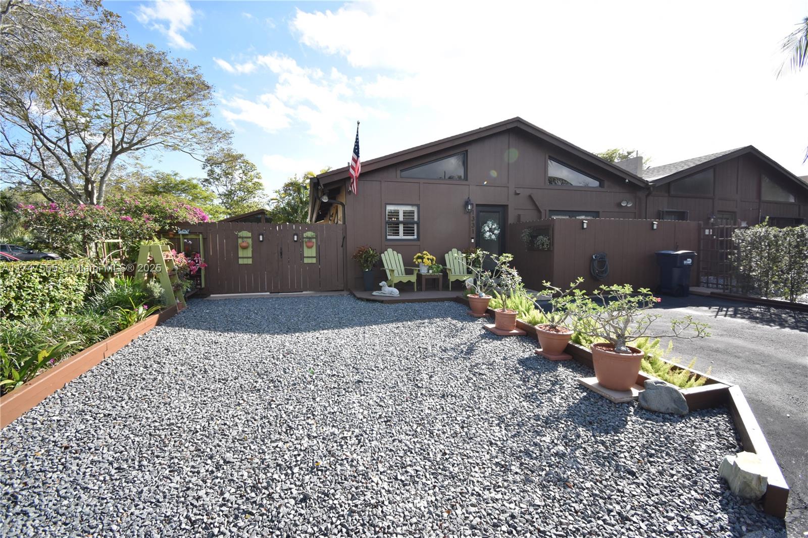 KILLIAN PINES TOWNHOUSES - Residential