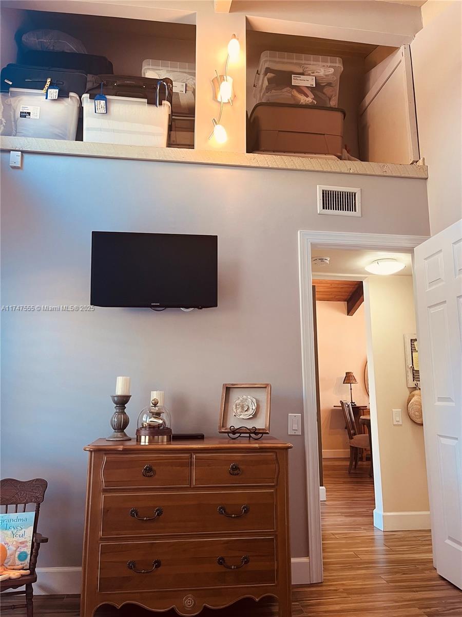 KILLIAN PINES TOWNHOUSES - Residential