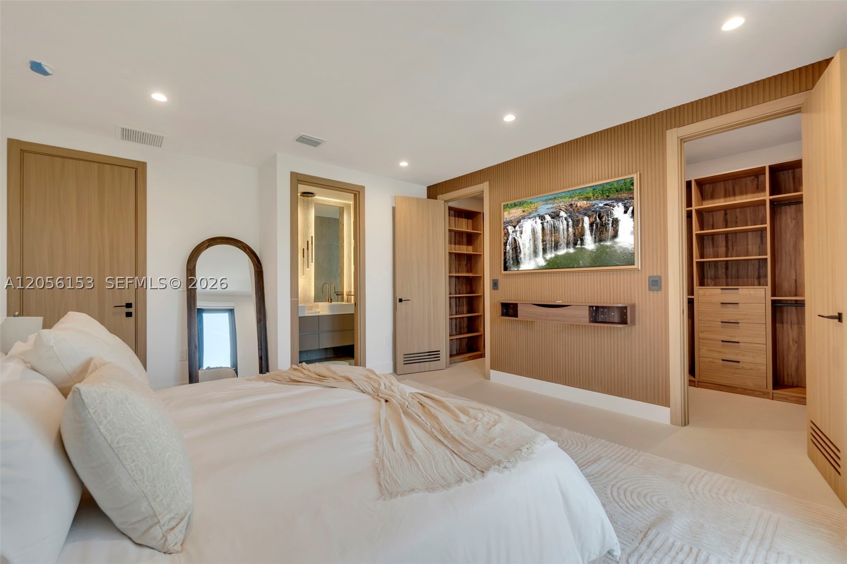 SOUTH BAY ESTATES - Residential Lease