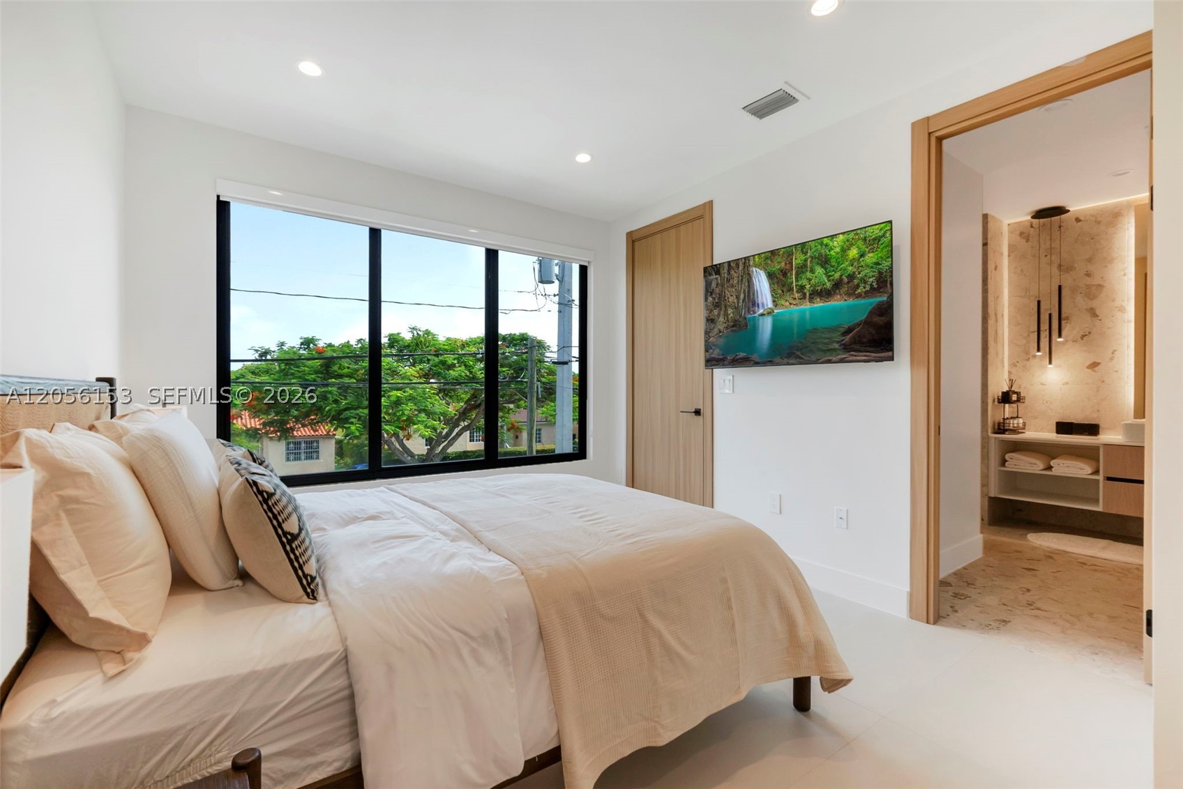 SOUTH BAY ESTATES - Residential Lease