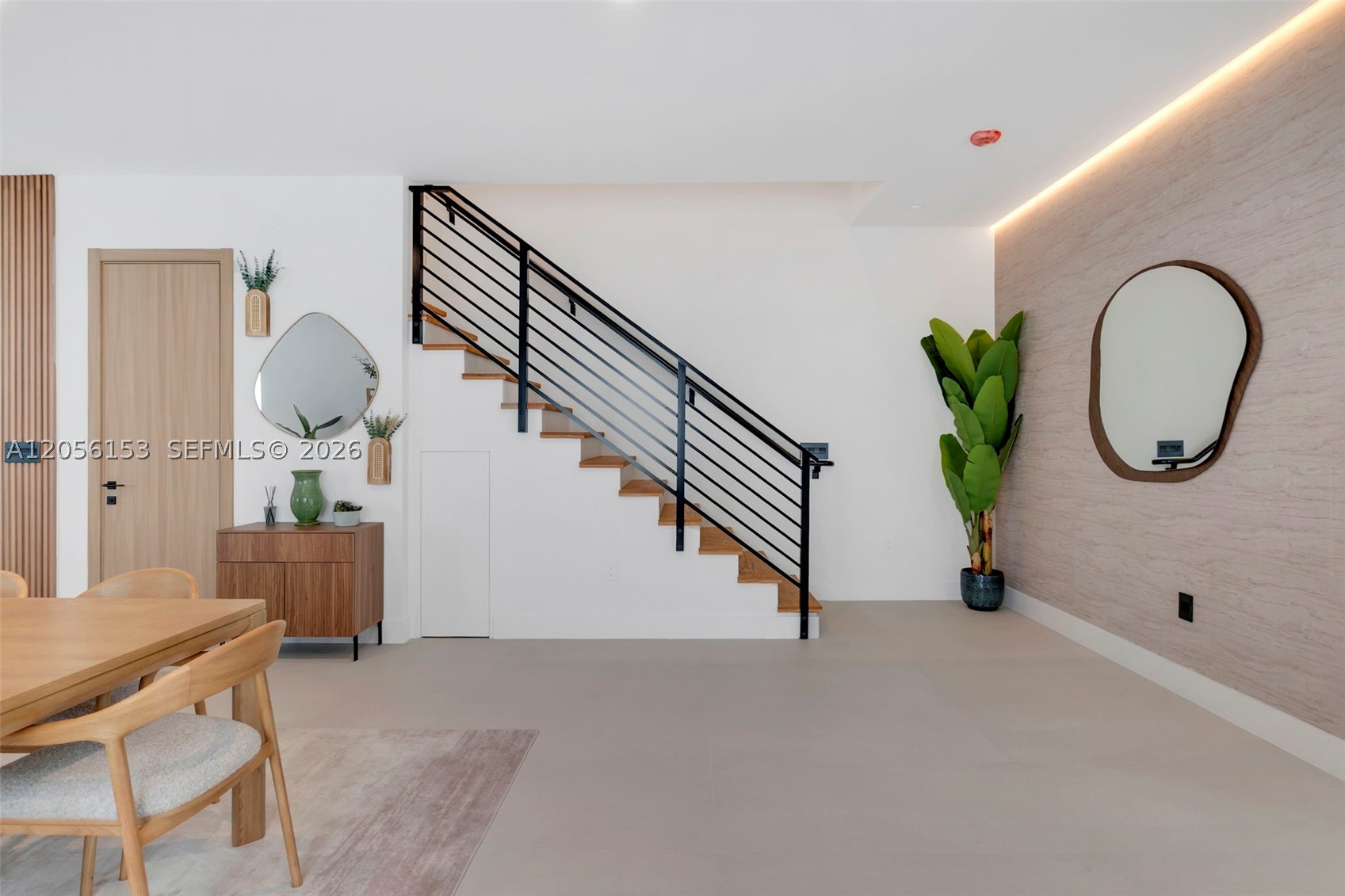 SOUTH BAY ESTATES - Residential Lease