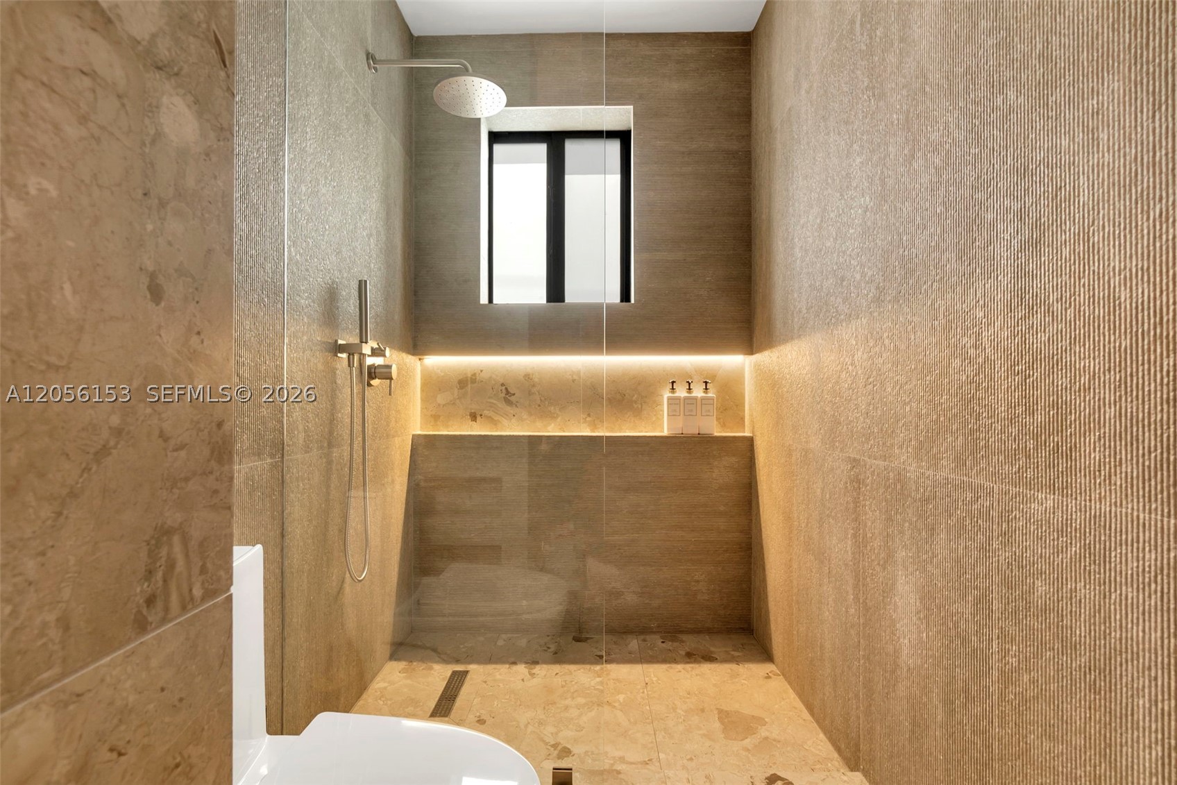 SOUTH BAY ESTATES - Residential Lease