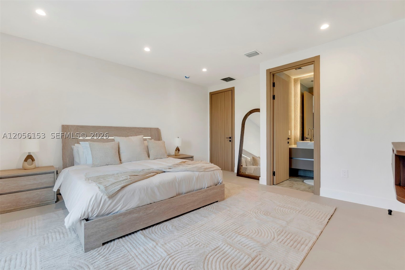 SOUTH BAY ESTATES - Residential Lease