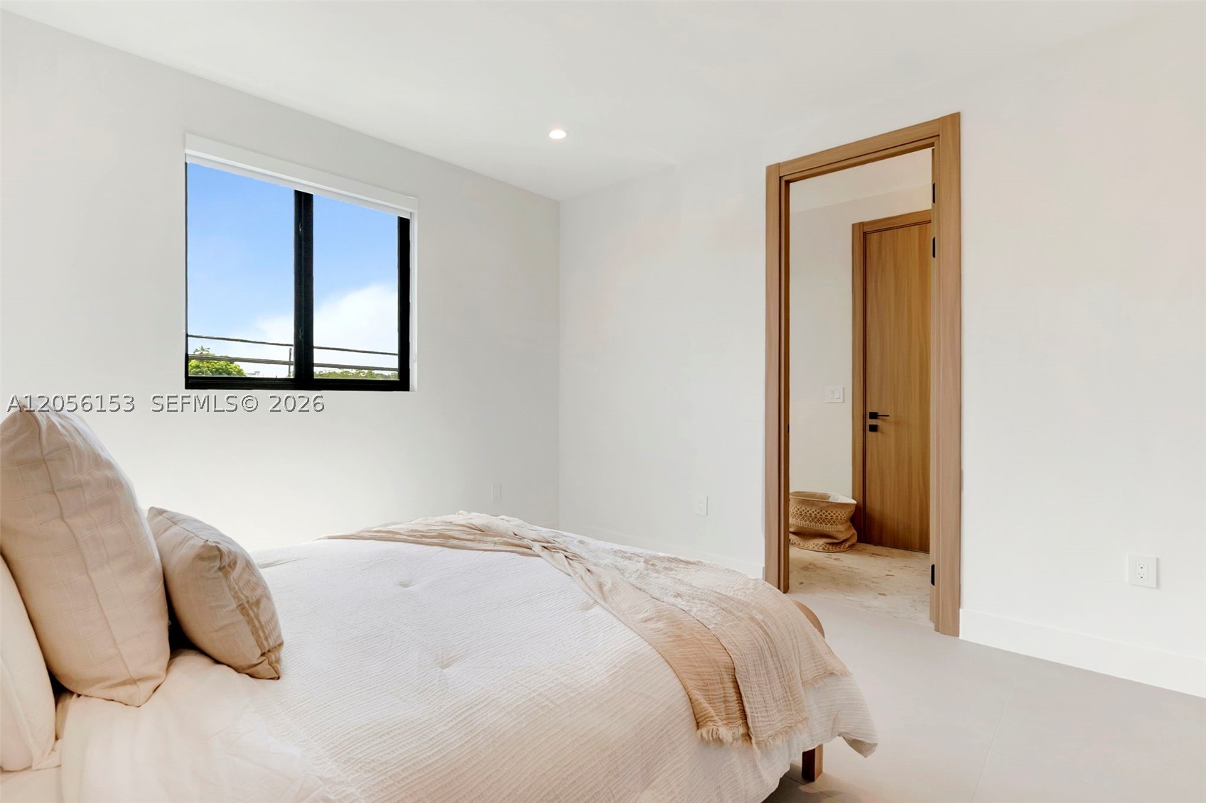 SOUTH BAY ESTATES - Residential Lease