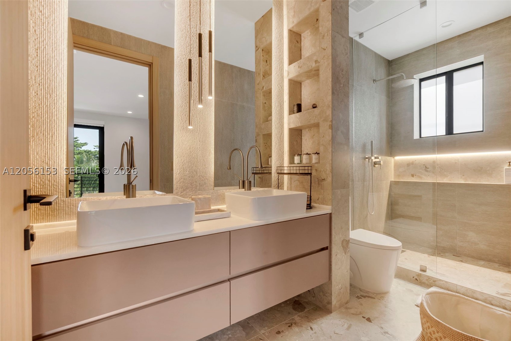 SOUTH BAY ESTATES - Residential Lease