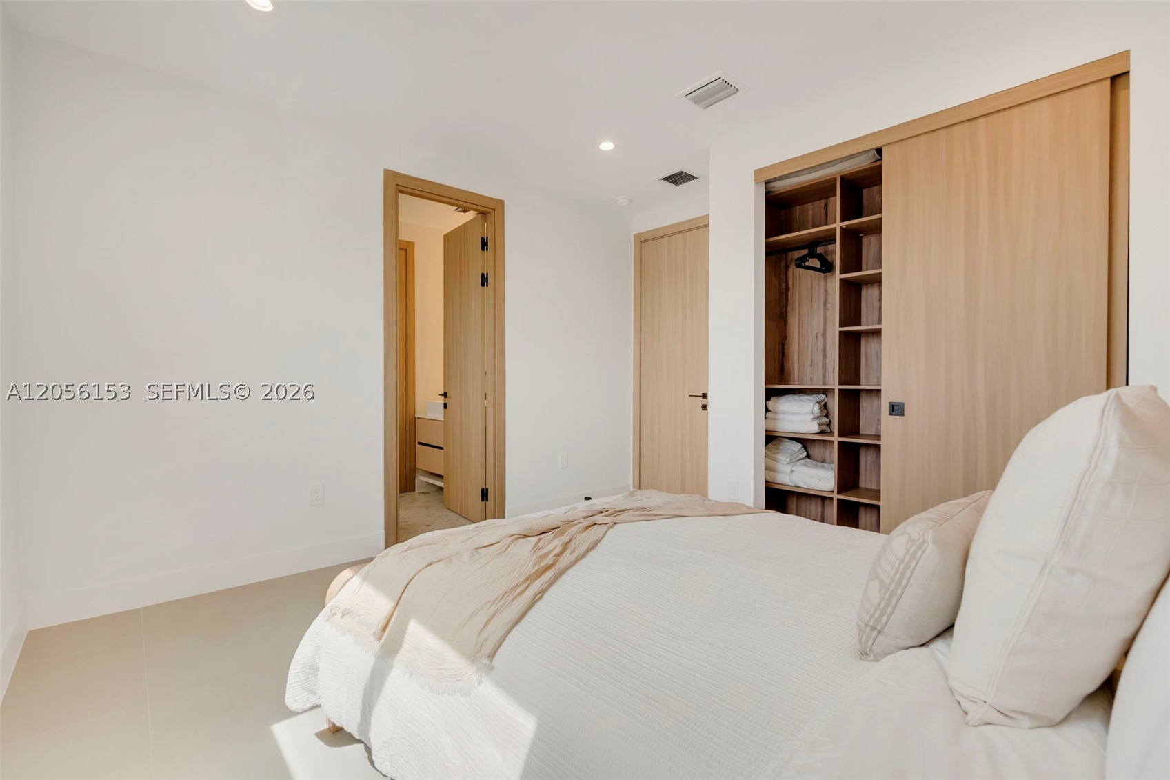SOUTH BAY ESTATES - Residential Lease
