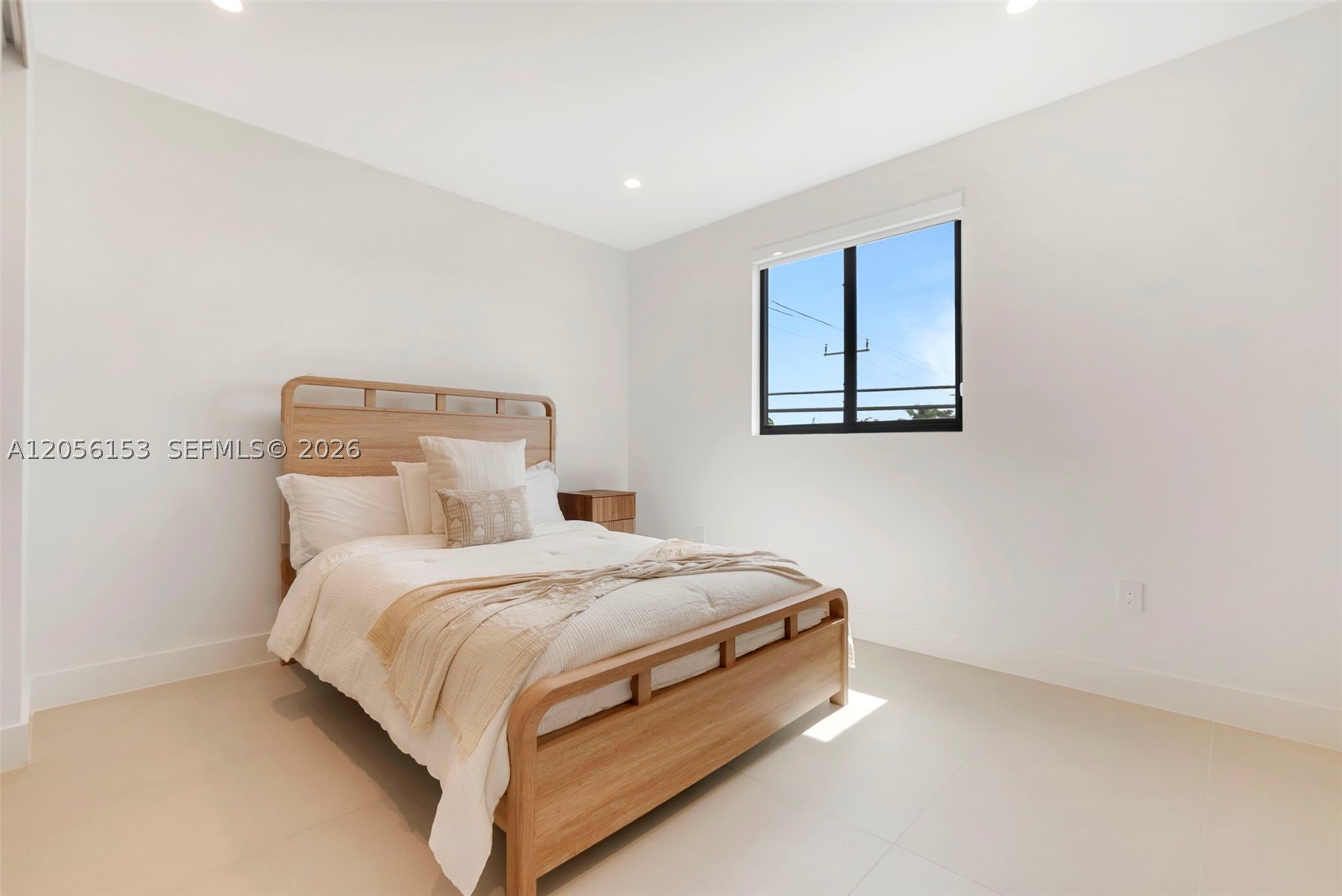 SOUTH BAY ESTATES - Residential Lease