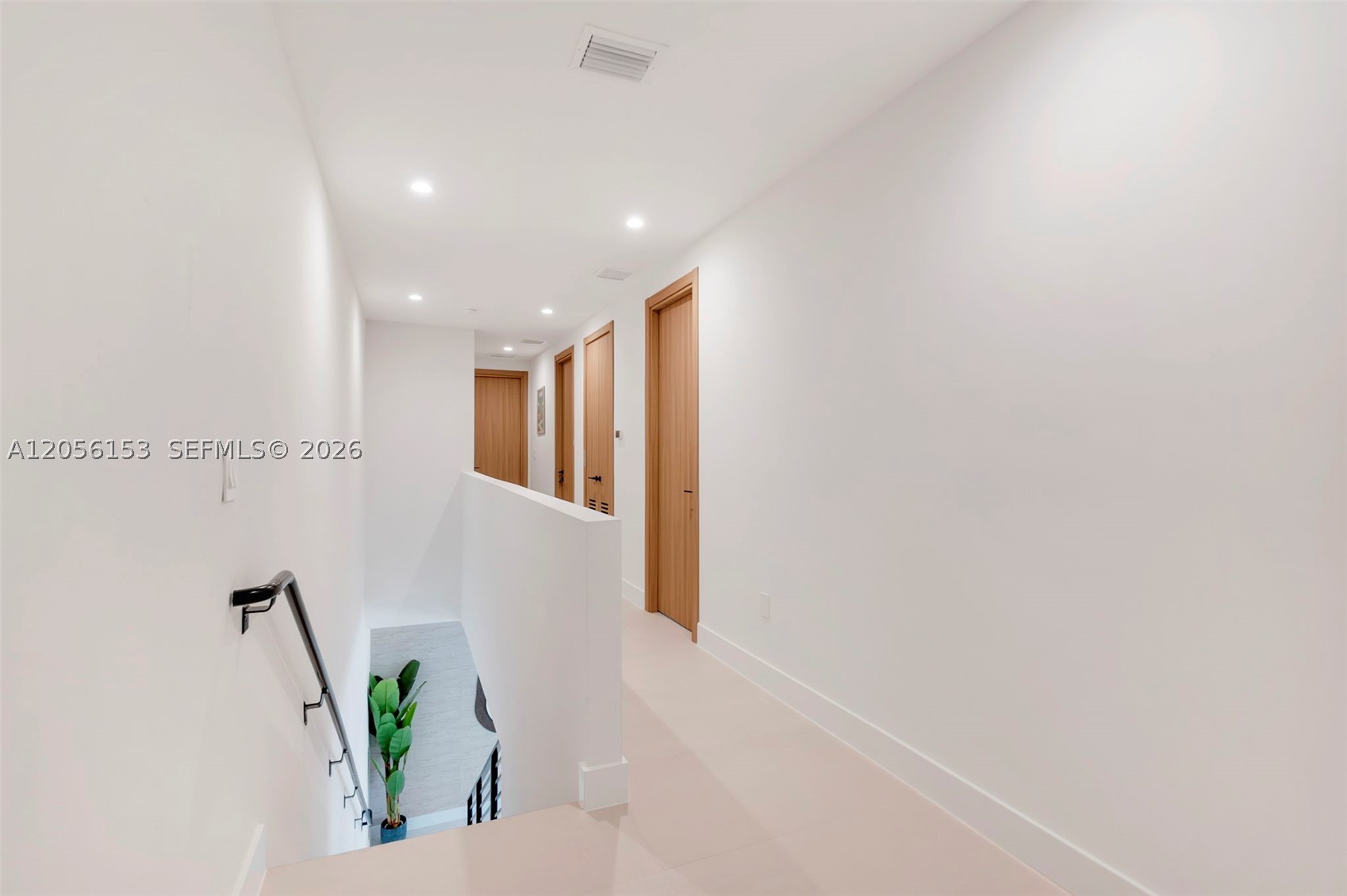 SOUTH BAY ESTATES - Residential Lease