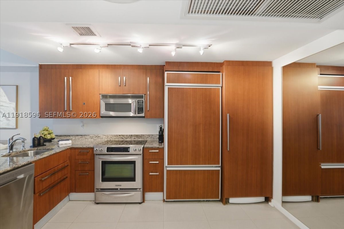 HARBOUR HOUSE - Residential