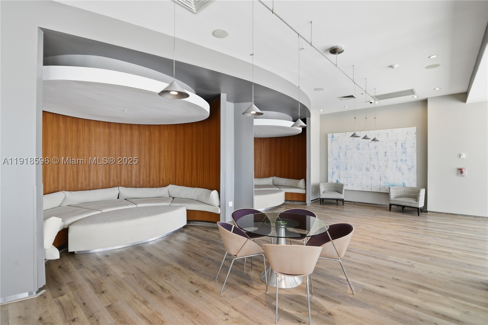 HARBOUR HOUSE - Residential