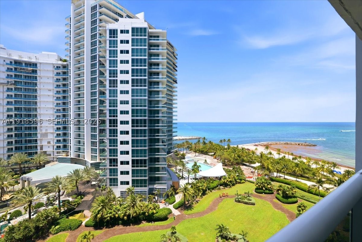 HARBOUR HOUSE - Residential