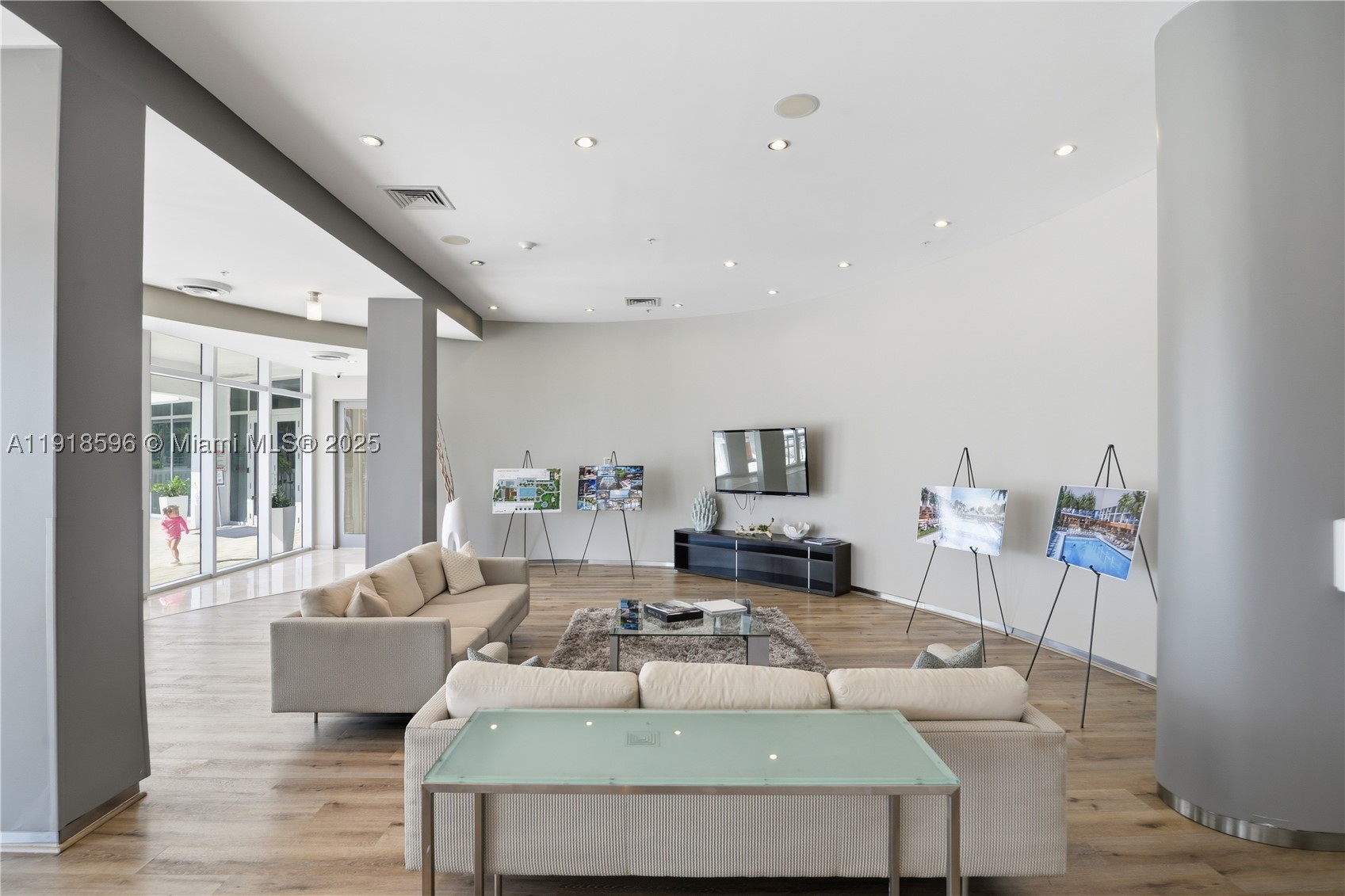 HARBOUR HOUSE - Residential