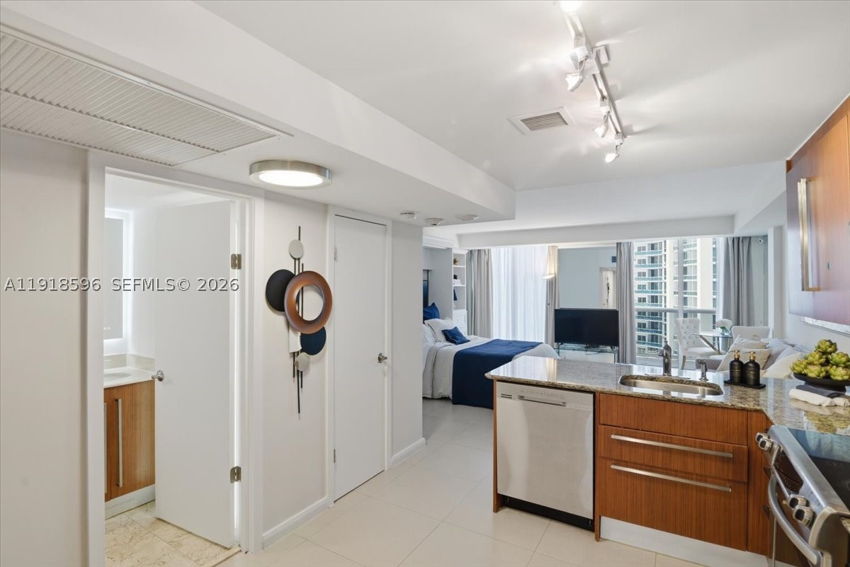 HARBOUR HOUSE - Residential