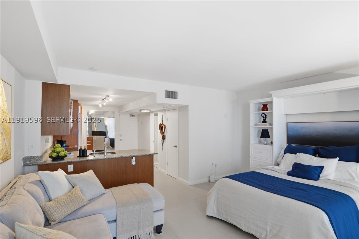 HARBOUR HOUSE - Residential