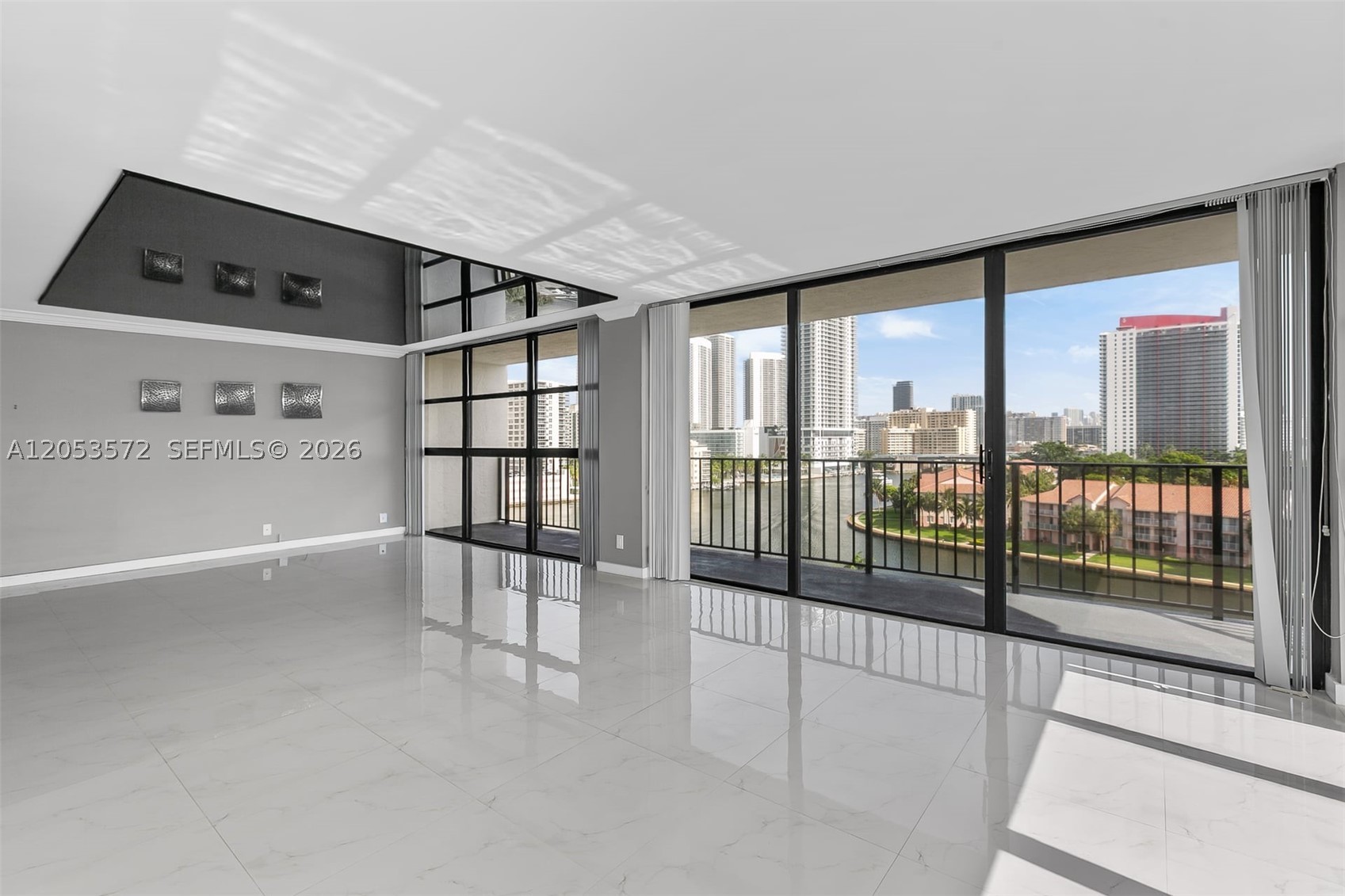 200 LESLIE CONDO - Residential