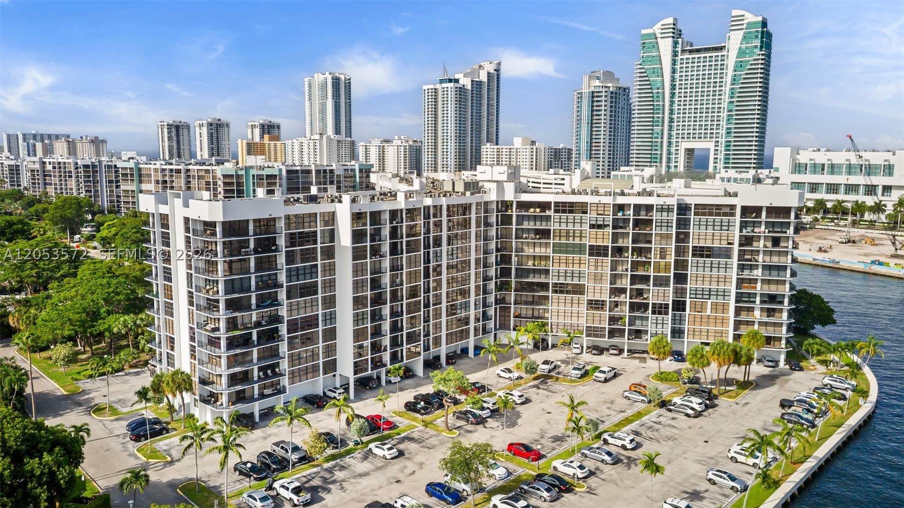 200 LESLIE CONDO - Residential