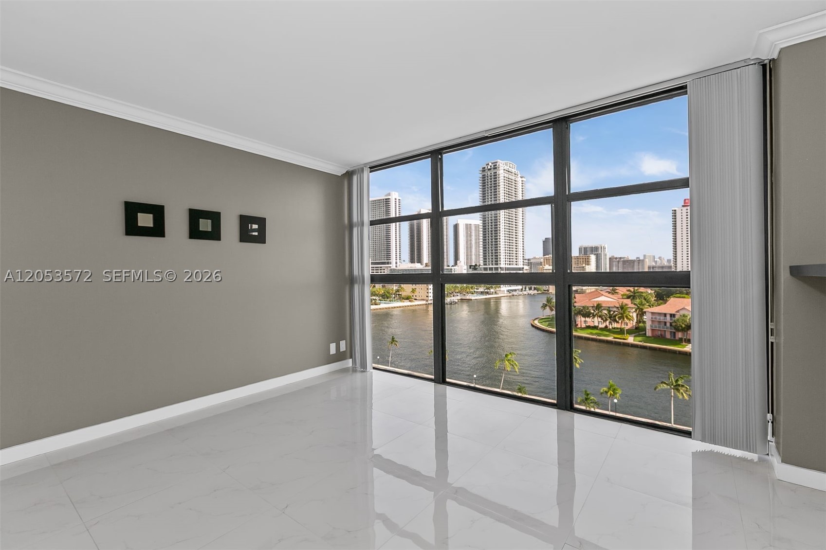 200 LESLIE CONDO - Residential