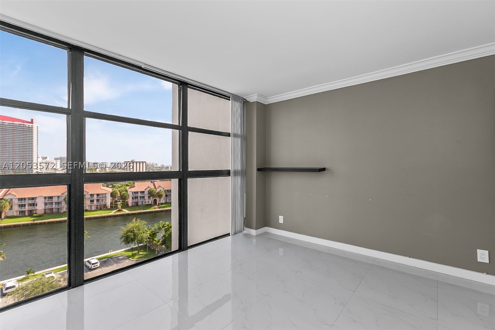 200 LESLIE CONDO - Residential