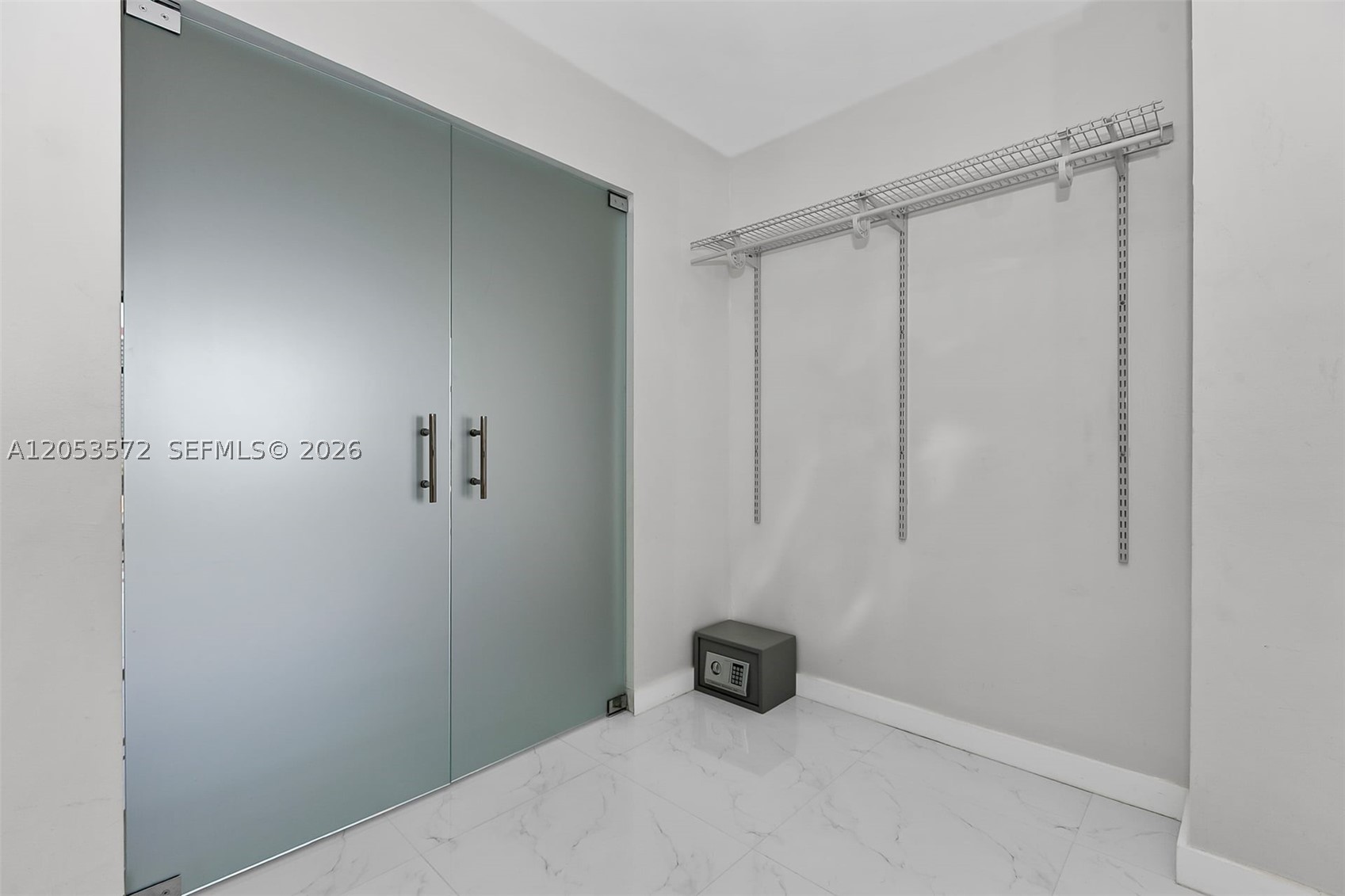 200 LESLIE CONDO - Residential