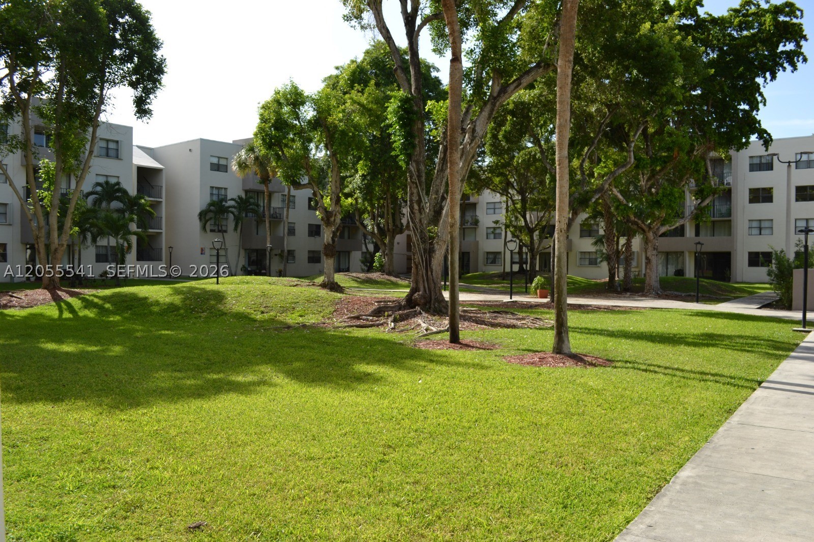 PEPPERMILL KENDALE LKS W - Residential Lease