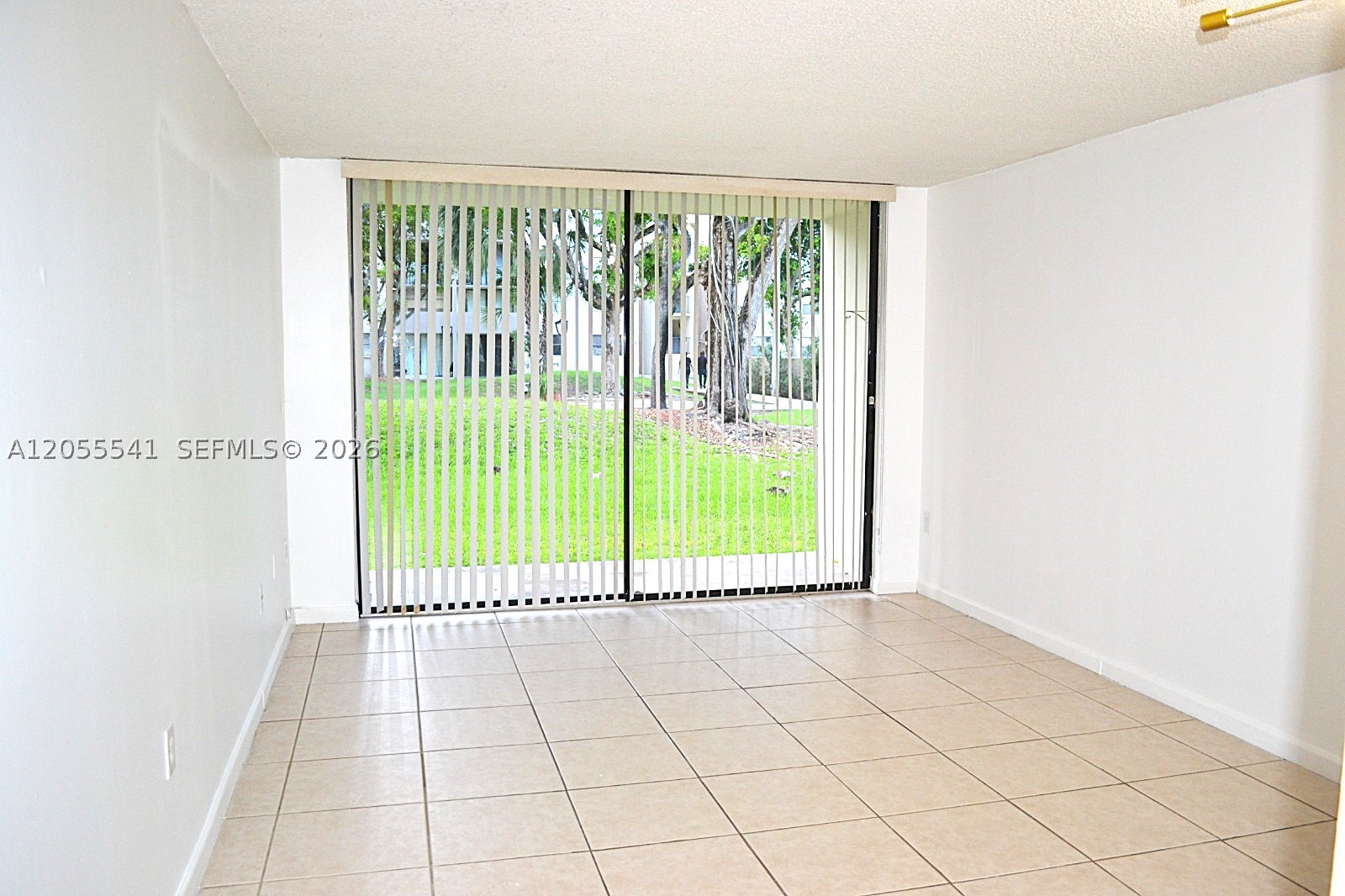 PEPPERMILL KENDALE LKS W - Residential Lease