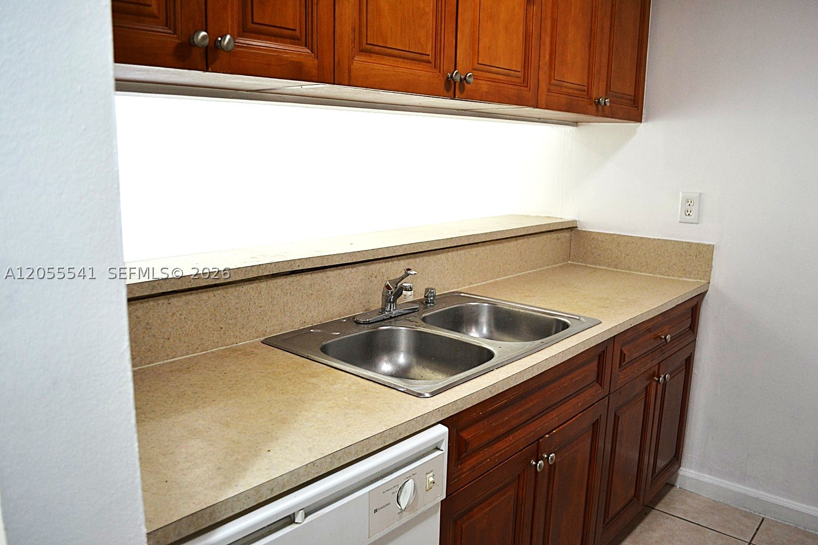 PEPPERMILL KENDALE LKS W - Residential Lease