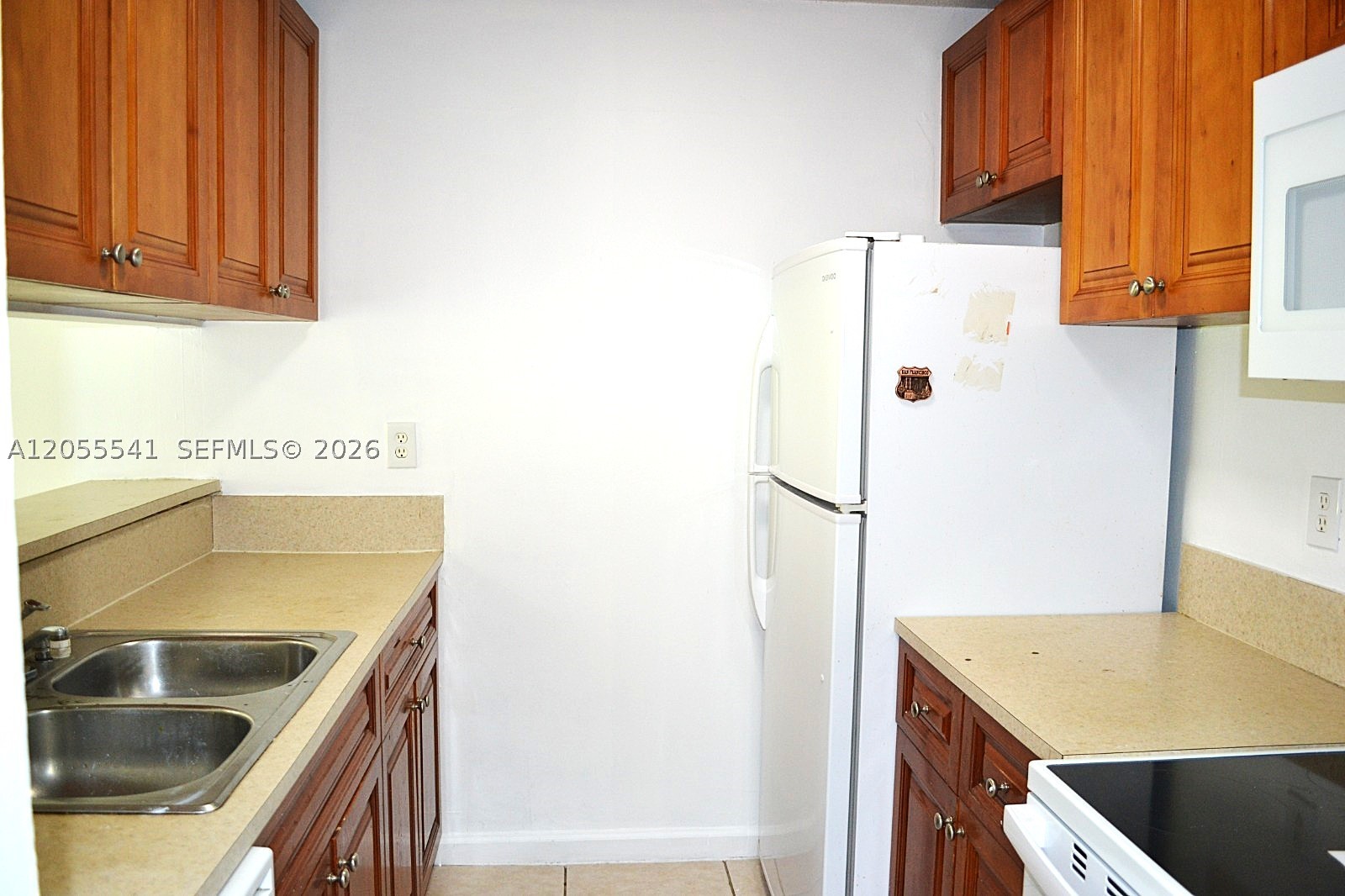 PEPPERMILL KENDALE LKS W - Residential Lease