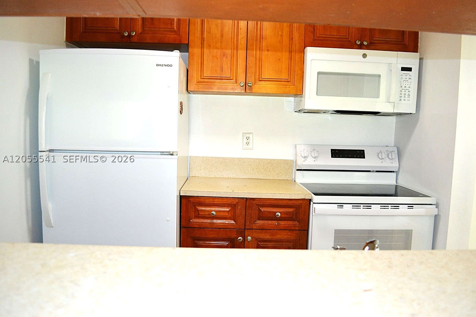 PEPPERMILL KENDALE LKS W - Residential Lease