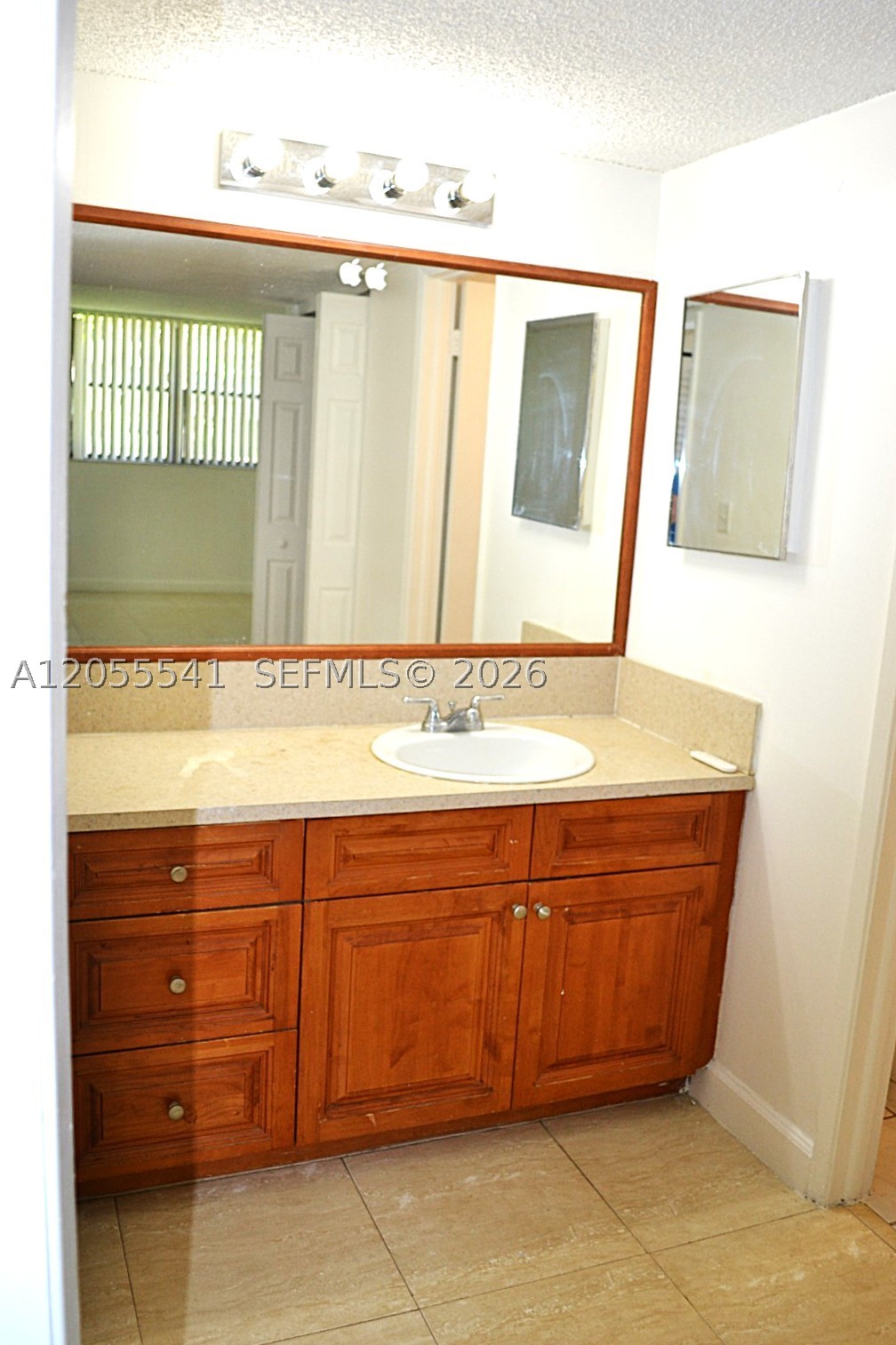 PEPPERMILL KENDALE LKS W - Residential Lease
