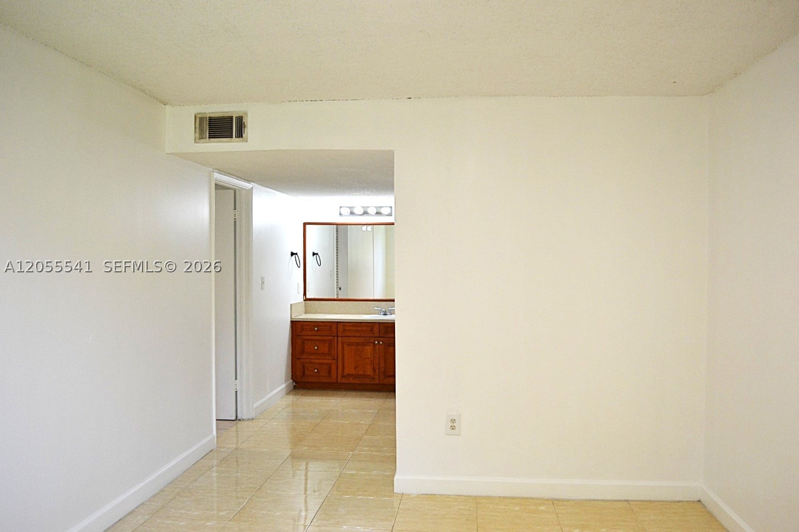 PEPPERMILL KENDALE LKS W - Residential Lease