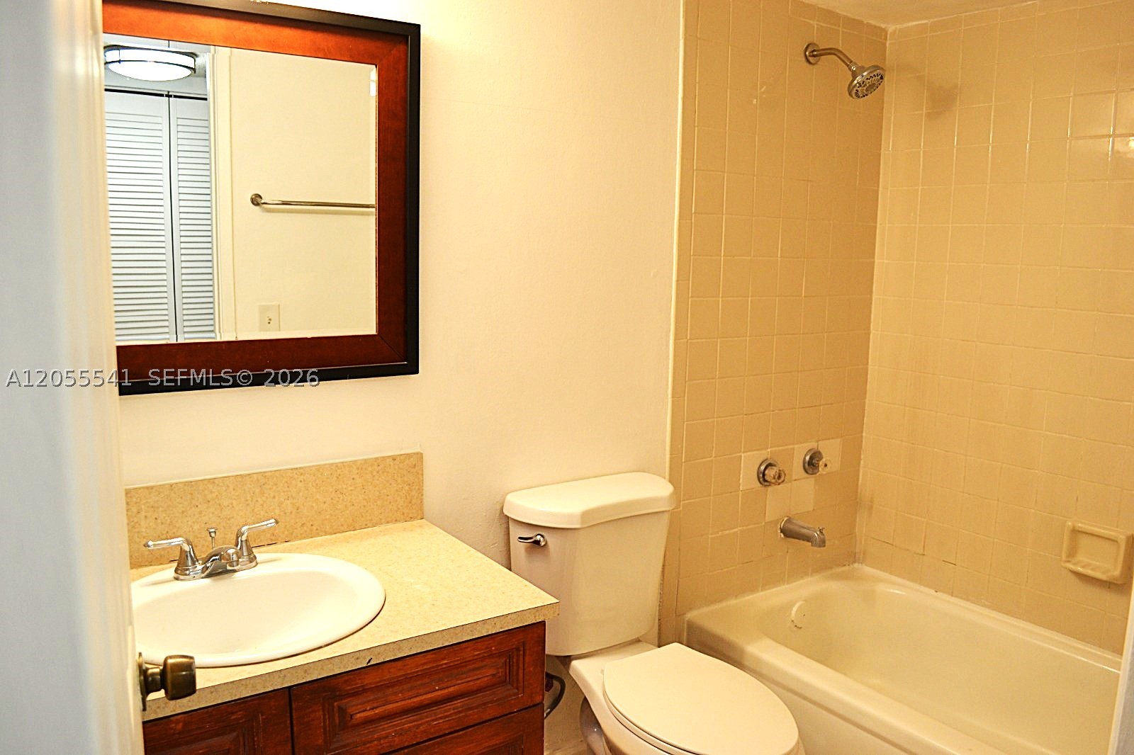 PEPPERMILL KENDALE LKS W - Residential Lease