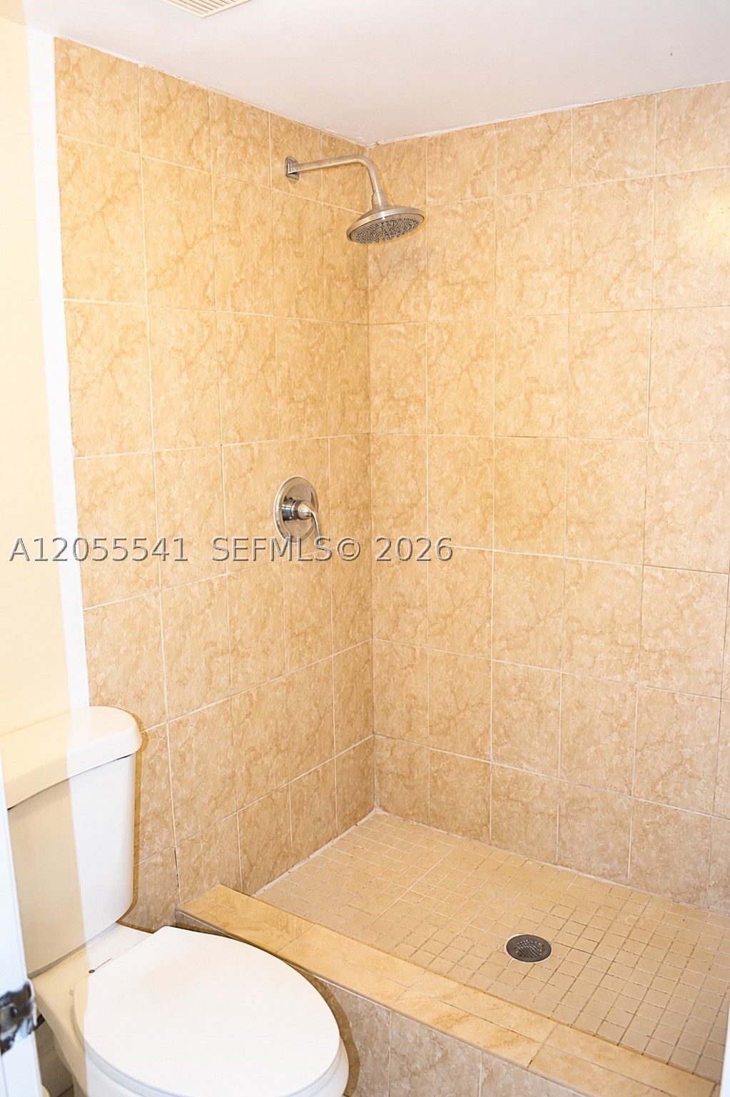 PEPPERMILL KENDALE LKS W - Residential Lease