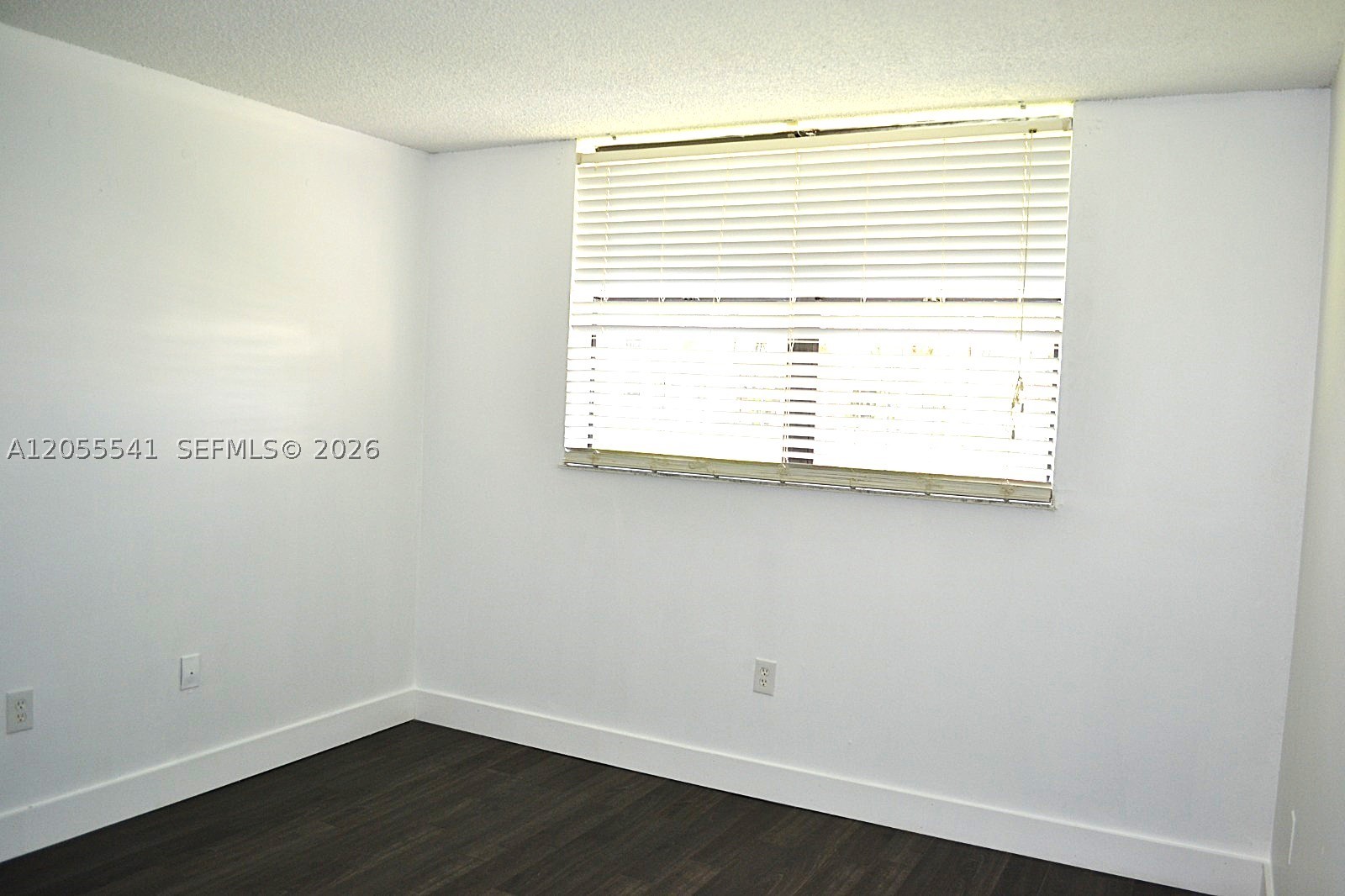 PEPPERMILL KENDALE LKS W - Residential Lease
