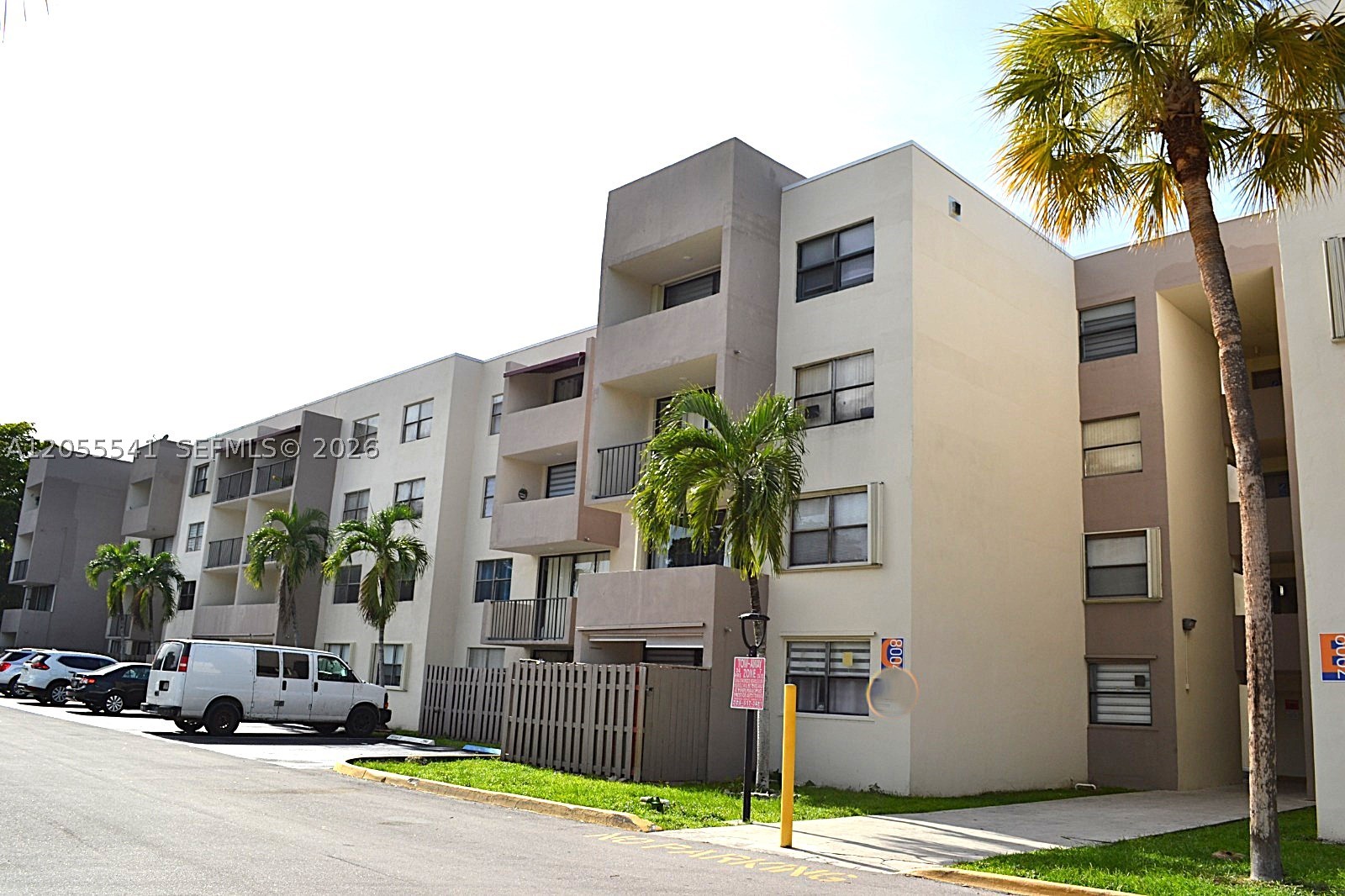 PEPPERMILL KENDALE LKS W - Residential Lease