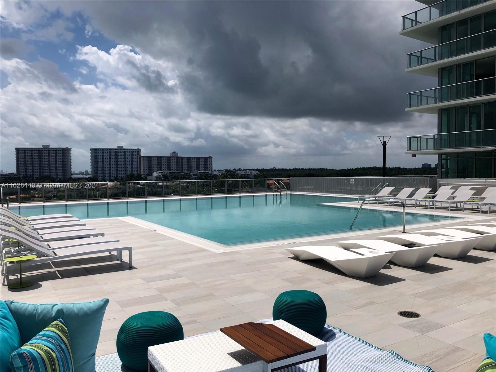 PARQUE TOWERS CONDO - Residential