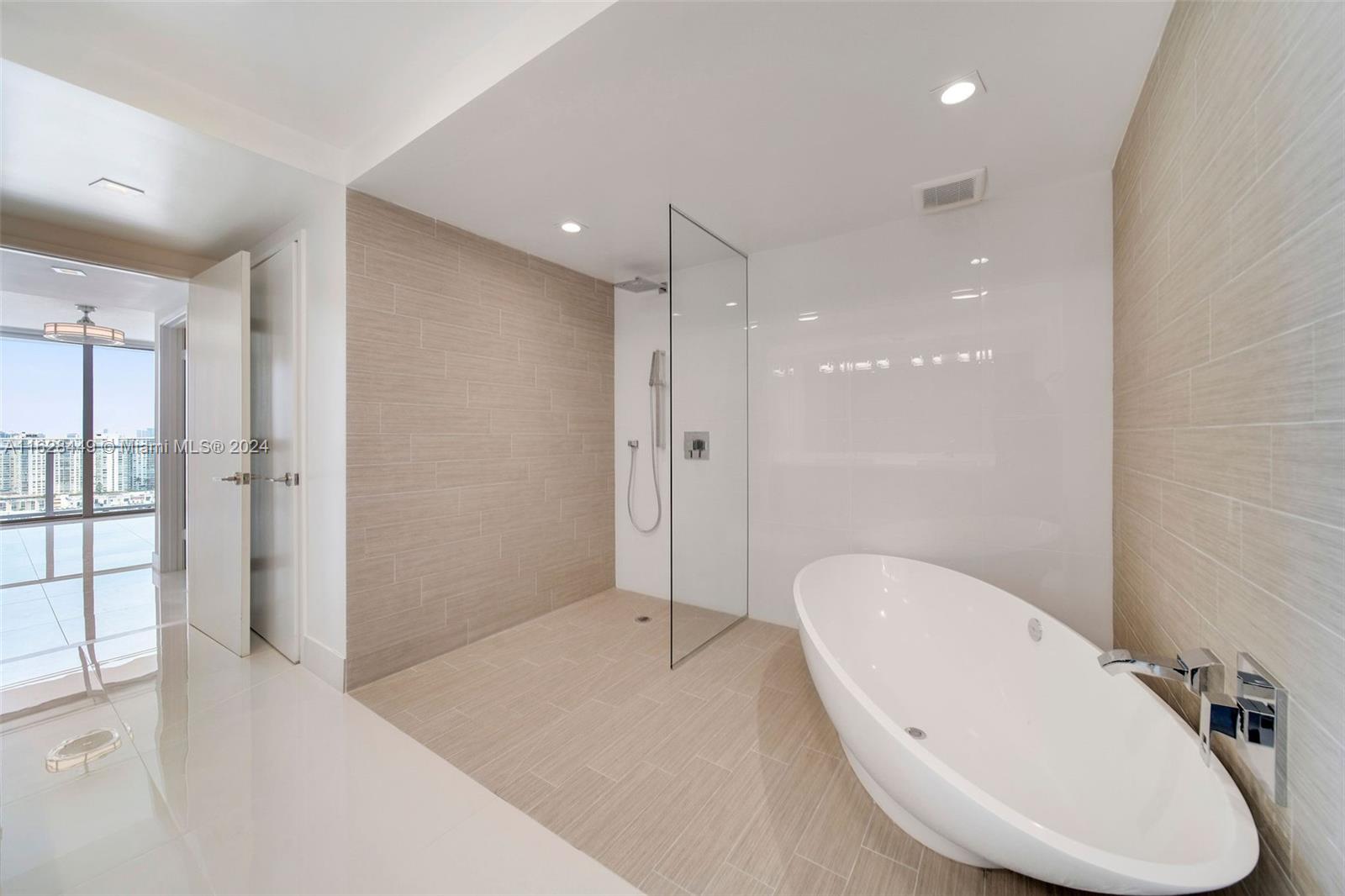 PARQUE TOWERS CONDO - Residential