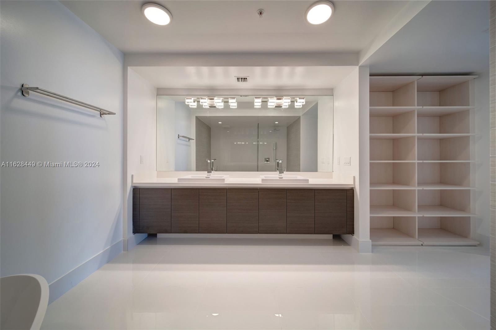PARQUE TOWERS CONDO - Residential