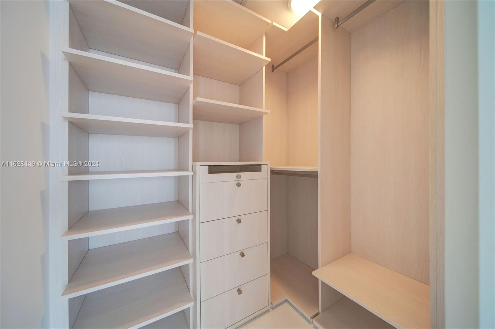 PARQUE TOWERS CONDO - Residential