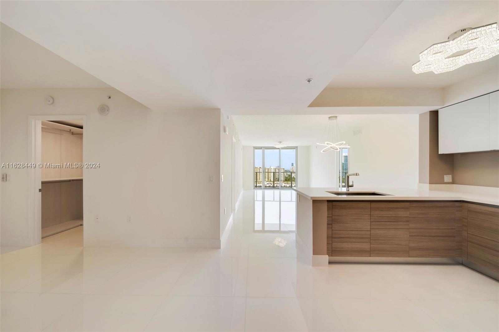 PARQUE TOWERS CONDO - Residential