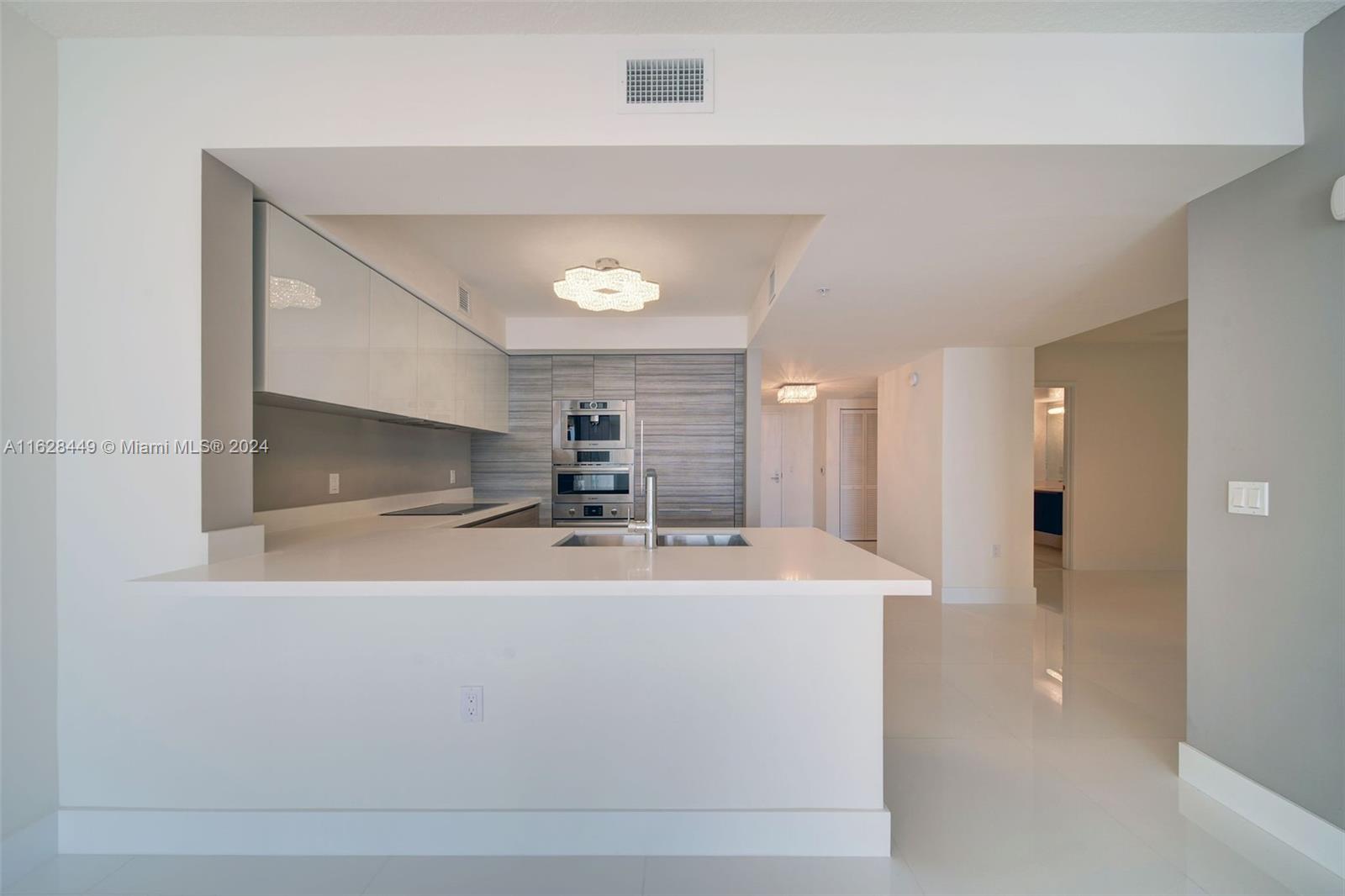 PARQUE TOWERS CONDO - Residential