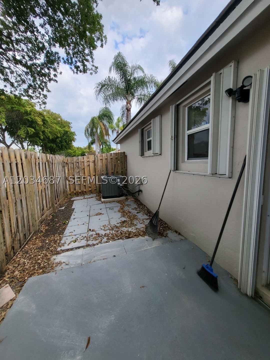 WOODS LAKE - Residential
