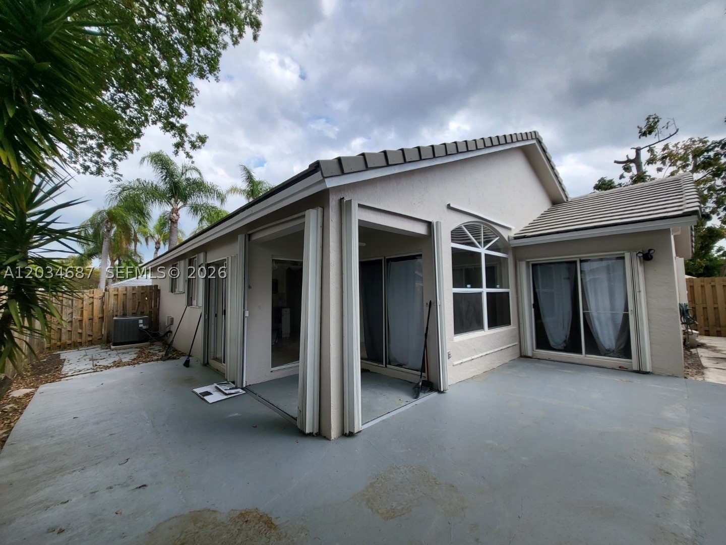 WOODS LAKE - Residential